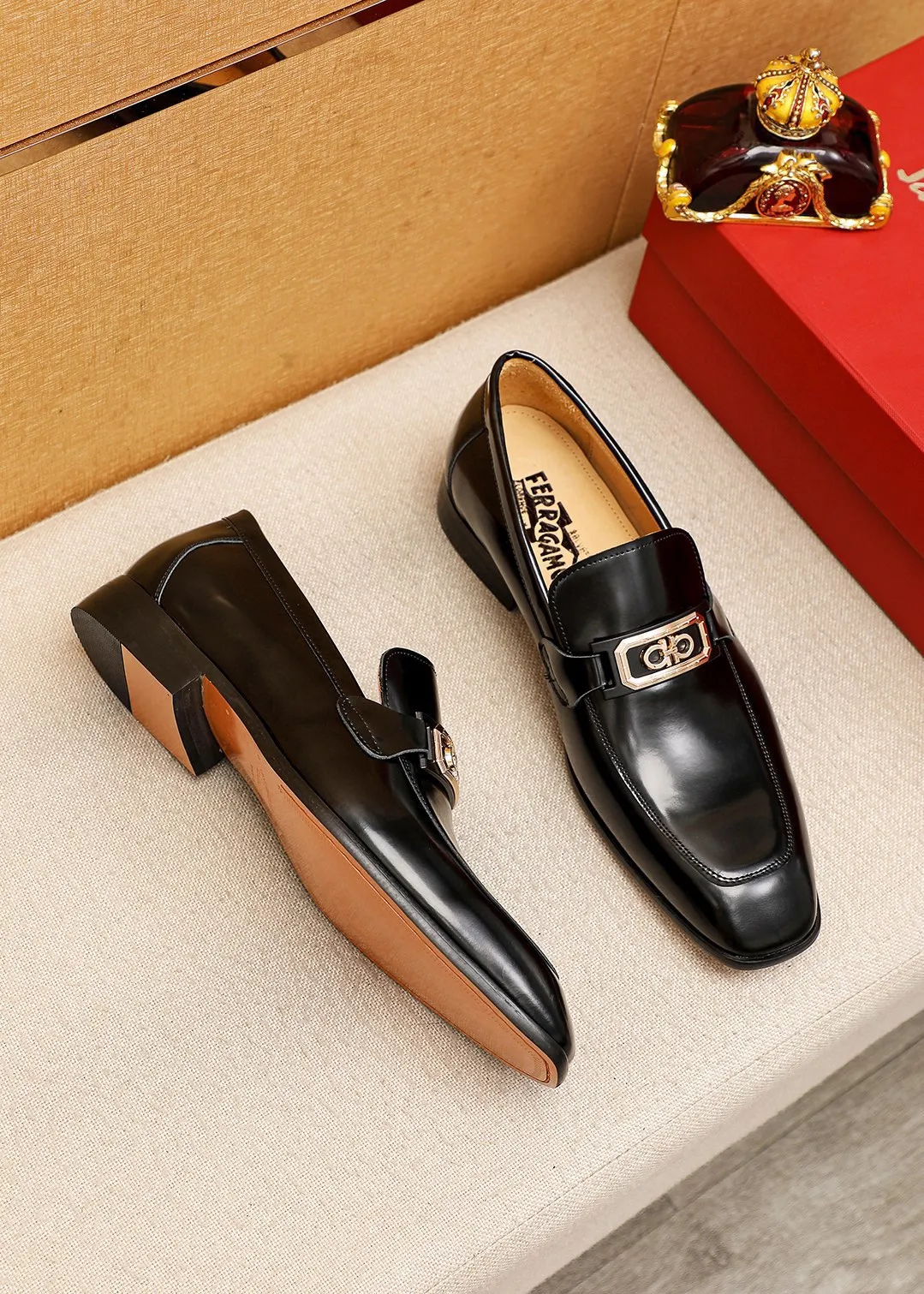Men's shoes 💰442 💐 Product trademark: Ferragamo "Ferragamo" casual leather shoes Regular size: 38-44 (45.46🉑️customized) Product materials: Selected imported first-layer open-edge beaded cowhide embossed upper + original hardware buckle, imported water-dyed cowhide leather lining. Strong three-dimensional visual effect, combined outsole Color: 2⃣️colors available